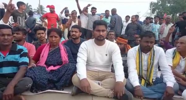 Villagers Block State Highway Over panchayat election issue