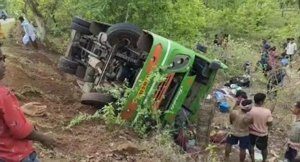 Bus plunges down gorge in Dhenkanal, 20 opera singers injured