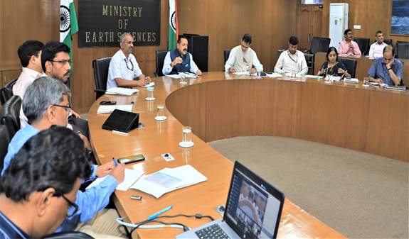 Dr Jitendra Singh interacts with 46 District Magistrates, reviews the ongoing Coastal CleanUp campaign