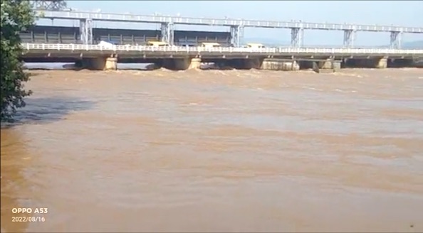 Pradhan appeals BJP workers to help flood-affected people in Odisha