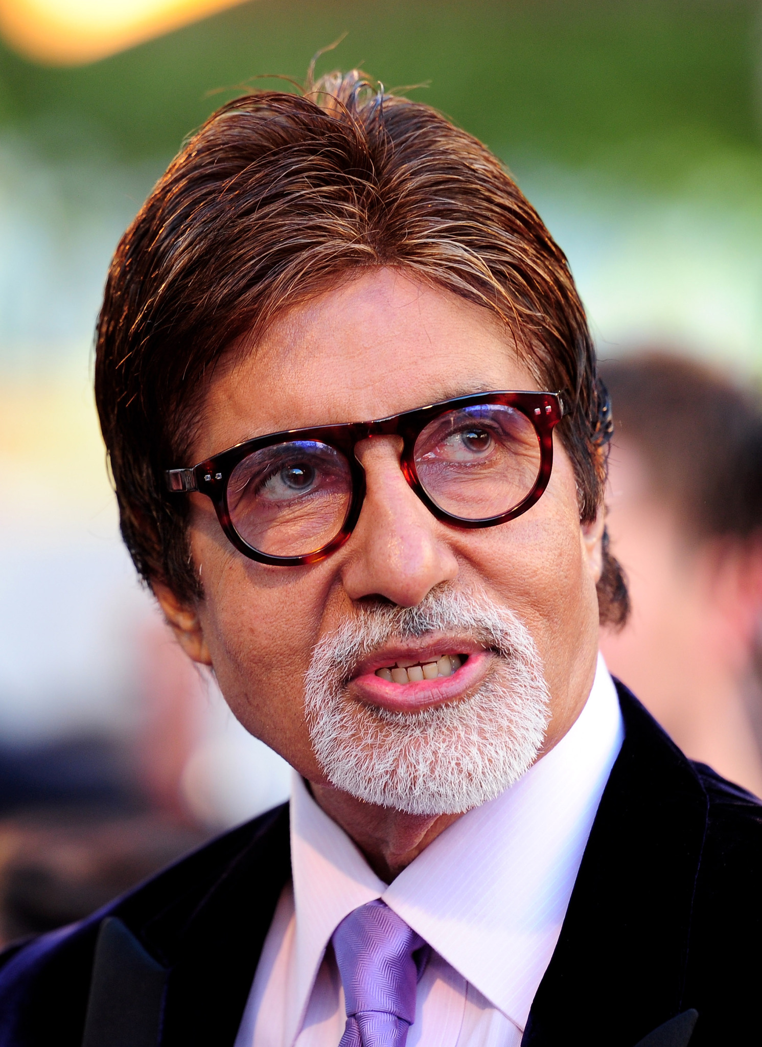 PM greets Amitabh Bachchan on his 80th birthday