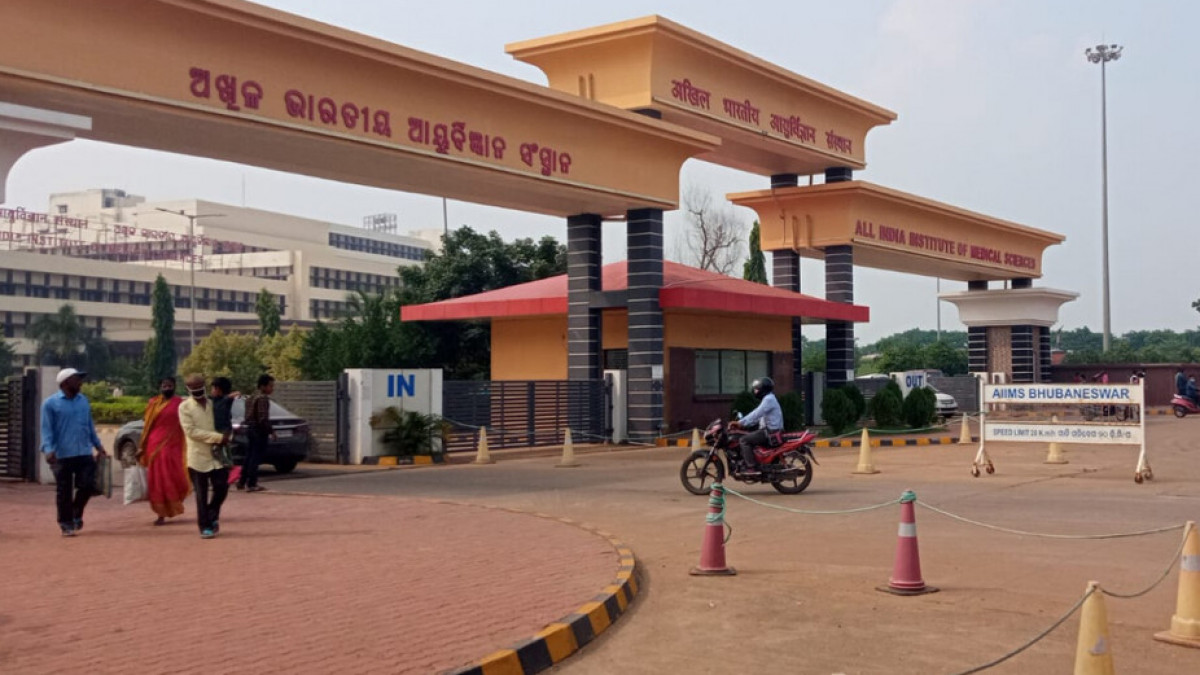 12 middlemen arrested from AIIMS Bhubaneswar