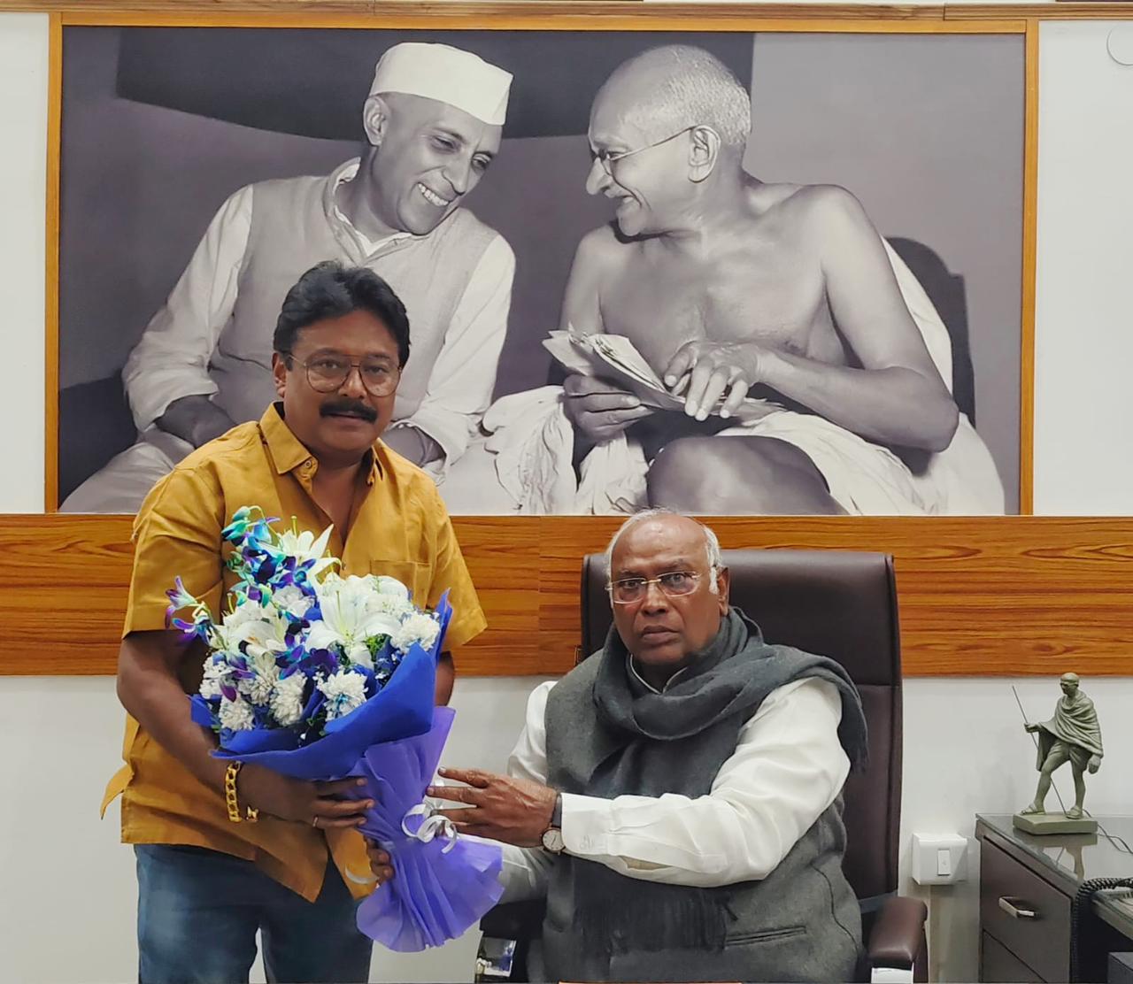 Manas Choudhury meets AICC President Mallikarjun Kharge