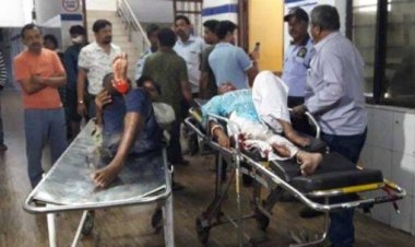 2 killed, five injured as bus rams into Hyva truck in Sundargarh