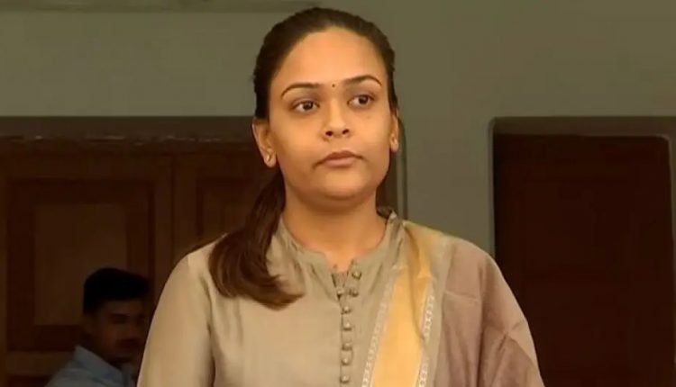 Naba Das’ Daughter Dipali Das Falls Victim to Cyber Fraud