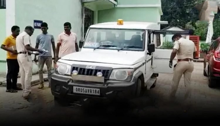 Murder attempt case accused hacks five cops in Balasore