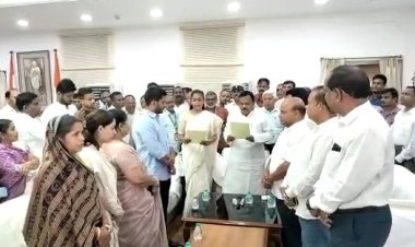Deepali Das takes oath as Jharsuguda MLA