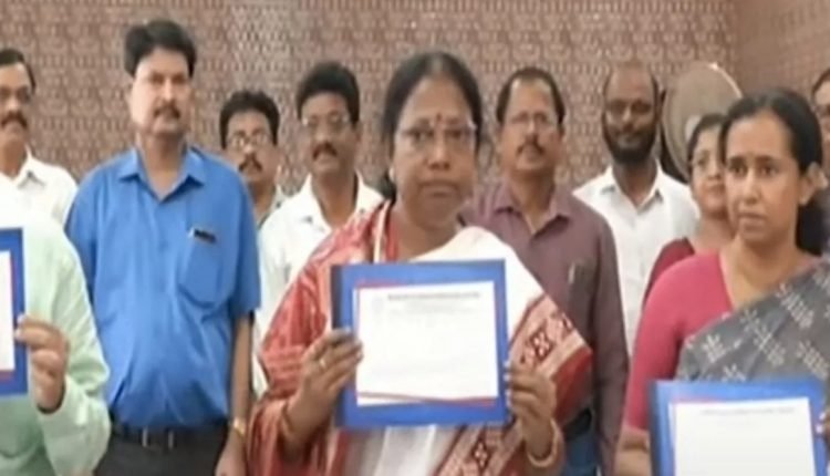 96.4% students pass Odisha Matric exam; girls outshine boys again