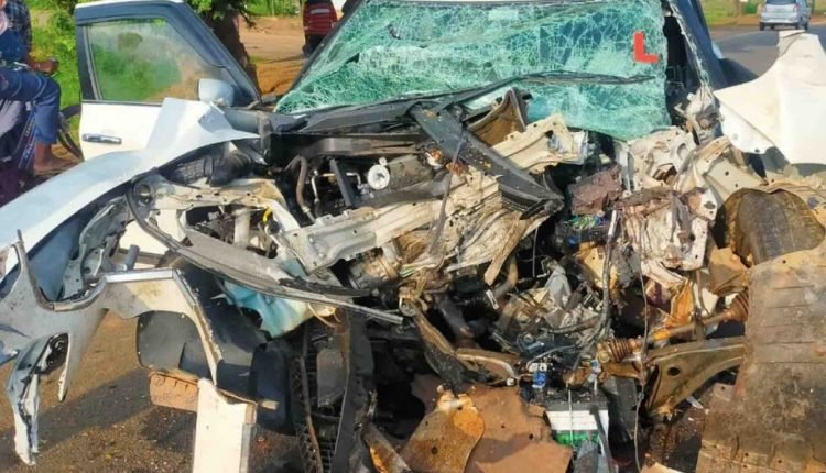 Three killed, one critical as car hits tree in Nabarangpur