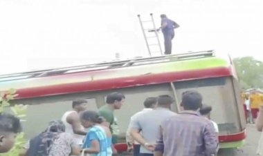 Bus carrying pilgrims from WB overturns in Bhadrak, 25 injured