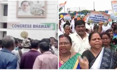 Congress Workers Hit Streets In Odisha Capital Opposing Suspension Of Moquim, Chiranjib