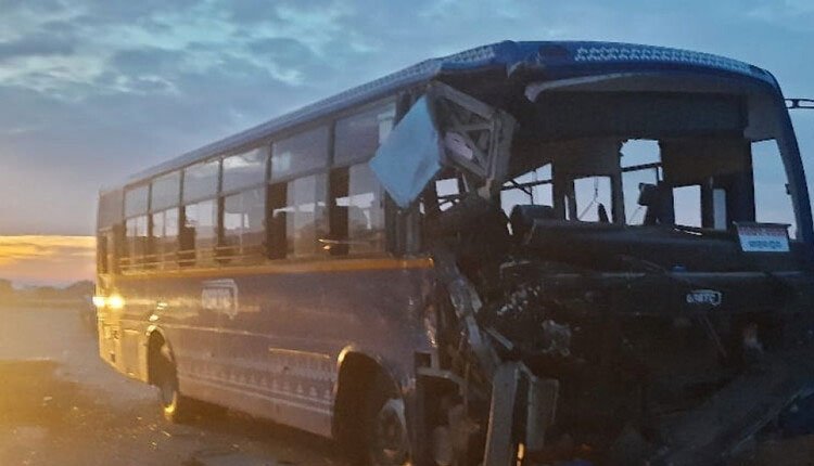 8 injured as OSRTC bus hits stationary truck in Sambalpur