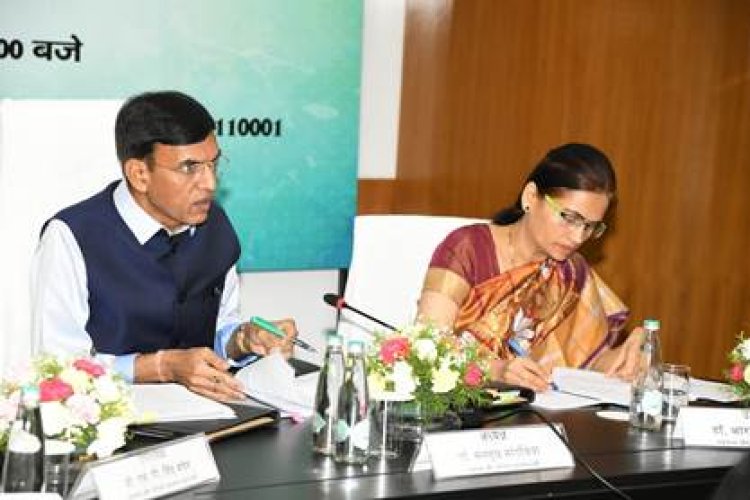 Dr. Mansukh Mandaviya addresses Meeting of Hindi Salahkar Samiti of Union Health Ministry