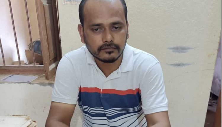 Amin caught red-handed taking bribe in Baripada