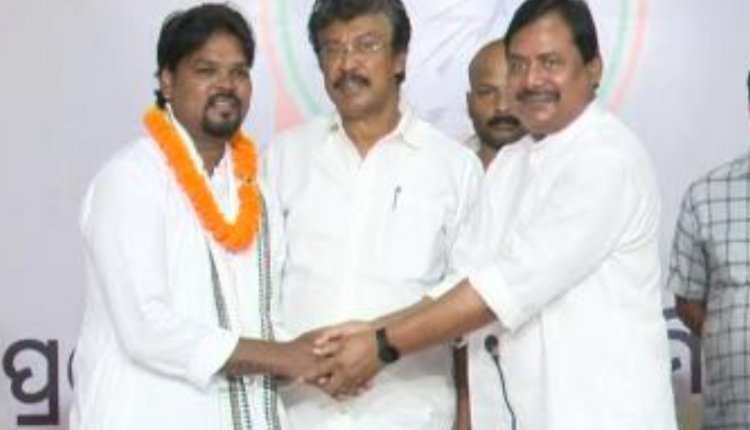 Former India Hockey captain Prabodh Tirkey joins Congress in Odisha