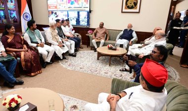 PM Modi, Rahul Gandhi, and other MPs attend a tea meeting called by Lok Sabha Speaker Om Birla. Viral photos emerge.