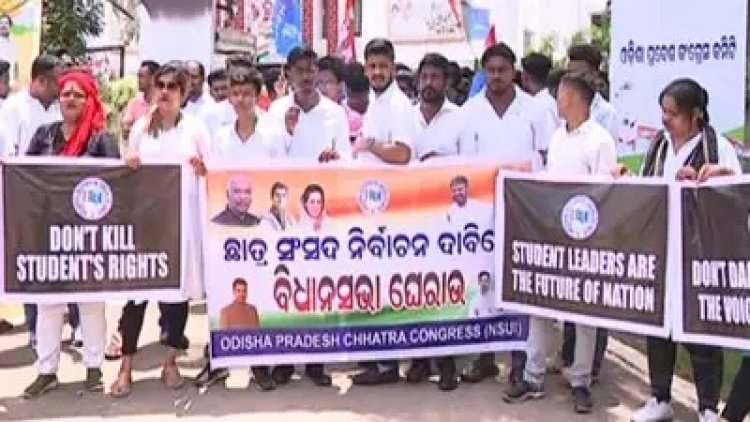 There was a scuffle between the student wing of the Congress and the police during a protest in Bhubaneswar related to the Students' Union Election.